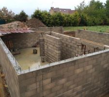 Les murs du sous sol commencent à monter