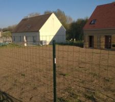Grillage vu de derrière