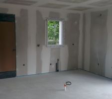 Fin de la premi&egrave;re journ&eacute;e de pon&ccedil;age. Vue cuisine.