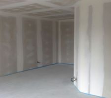 Fin de la premi&egrave;re journ&eacute;e de pon&ccedil;age. Vue Salon.