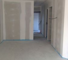 Fin de la premi&egrave;re journ&eacute;e de pon&ccedil;age. Vue salon.