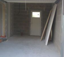 Fin de la premi&egrave;re journ&eacute;e de pon&ccedil;age. Vue garage.