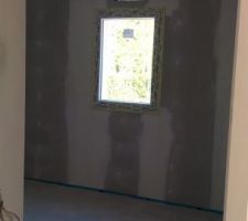 Fin de la premi&egrave;re journ&eacute;e de pon&ccedil;age. Vitre prot&eacute;g&eacute;e pour peinture.