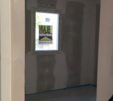 Fin de la premi&egrave;re journ&eacute;e de pon&ccedil;age. Vitre prot&eacute;g&eacute;e pour peinture.