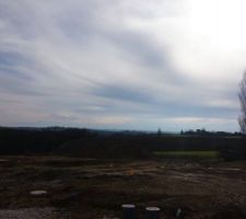 Vue sur les Pyrénées, mauvais temps mais on les aperçoit!
