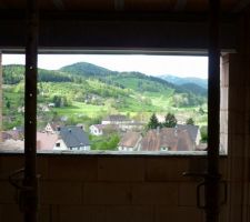 La vue par la fenêtre de la salle à manger (240X95)