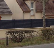 Voilà le type de portail que nous voudrions installer alu couleur gris anthracite