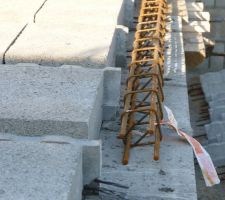 Une belle ferraillage pour boucler le ceinturage de la maison, mon maçon ne rigole pas dès que j'aborde le sujet norme parasismique