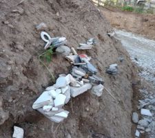 Mimétisme de nos enfants:
- ...papa, comment faire pour construire une petite maison sur une une pente?"
- ...demande à ta maman ma petite chérie, elle s'y connaisse mieux en technique, lol!