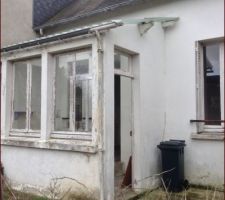 Extension côté jârdin qui servait de salle de bain