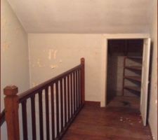 Etage : palier qui sert a rien qui sera ..... La suite dans les plans