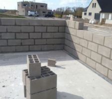 Elevation des murs du rez de chauss&eacute;e