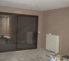 Salle et salon encore en chantier de peinture