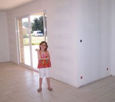 Solana devant la baie &agrave; galandage donnant sur la terrasse