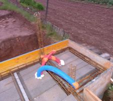 Ferraillage, même l'emplacement l'extérieur du PAC! Notre maçon nous gâte!