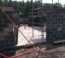 Les murs montent tr&egrave;s vite