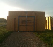 Livraison de la structure et une partie de la charpente.