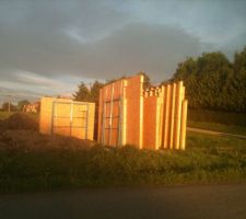 Livraison de la structure et une partie de la charpente.