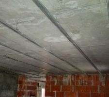 Rails au plafond