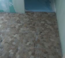 Notre salle deau, on aimer bien leffet des galets