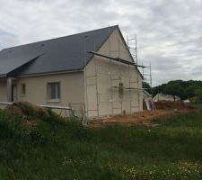 Le crépis est commencé mais le temps pas terrible...