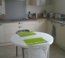 Enfin, achat d'une table de cuisine et chaises