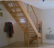 Choix de l'escalier 
hêtre, quart tournant, sans contremarche, lisses inox, avec plus-value