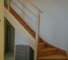 Choix de l'escalier 
hêtre, quart tournant, sans contremarche, lisses inox, avec plus-value