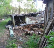 Démolitions abris, volières, clapiers dans le jardin