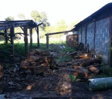 Démolitions abris, volières, clapiers dans le jardin