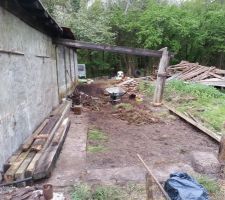 Démolitions abris, volières, clapiers dans le jardin