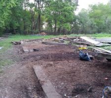 Démolitions abris, volières, clapiers dans le jardin