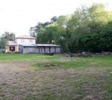 Démolitions abris, volières, clapiers dans le jardin