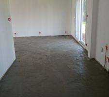 Pose du carrelage en cours