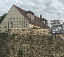 Il s'agit de la maison de nos voisins que je publie avec leur accord. 
Ils ont fait construire avec CTVL....