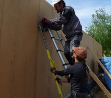 Vérification de l'aplomb d'un mur