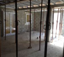 Le plancher du haut est installé. Reste à couler la dalle de béton