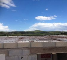 Le plancher du haut est installé. Reste à couler la dalle de béton