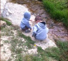 Une pause près du ruisseau