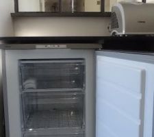 Congélateur sous plan