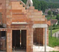 Voil&agrave; le gros oeuvre touche &agrave; sa fin avec vue de notre "super fen&ecirc;tre volante"!