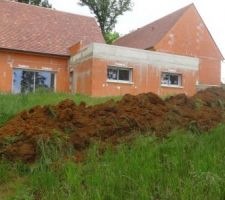 Terrassement pour coffret EDF définitif et rallongement réseau d'eau