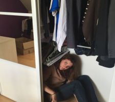 Ben quoi, faut bien mettre les portes d'aplomb, à défaut d'avoir des murs et plafonds droits....