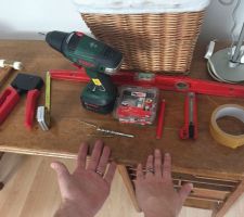 Outils indispensables pour la mise en place, il y a un gag dans la photo, je vous laisse deviner !
