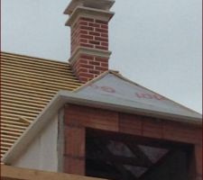 Souche de Cheminee en brique et pierre