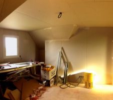 Étage, vue de la suite vers sa porte d'entrée