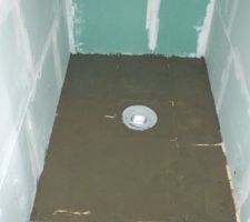 Voila la chappe est faite celle la c'est pour toi vivien , reste a poser le receveur est mettre en place siphon