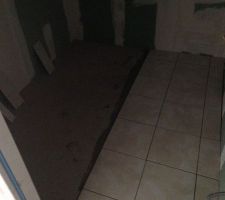 Salle de bain de l'&eacute;tage - carrelage en cours -