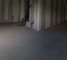 Future chambre de ma fille - chape coul&eacute;e