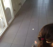 Pièce à vivre - chape coulée et carrelage fini